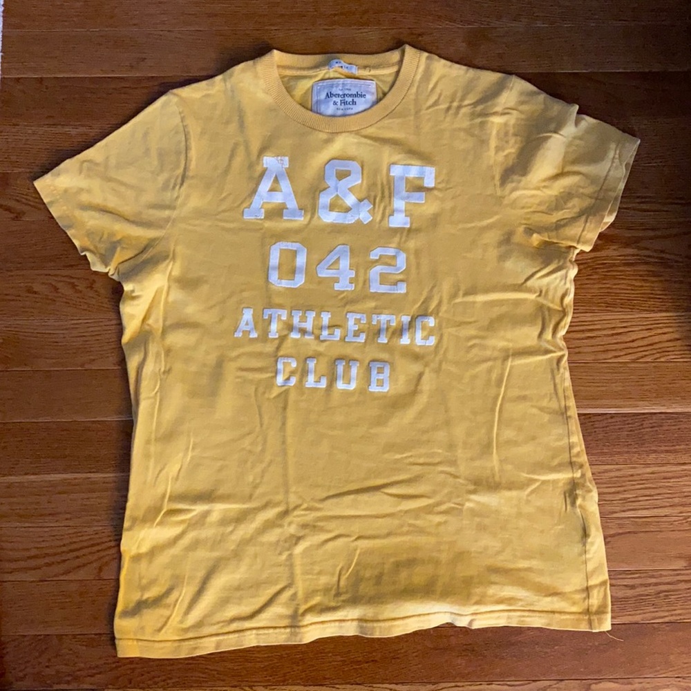 Men’s Abercrombie and Fitch t shirt